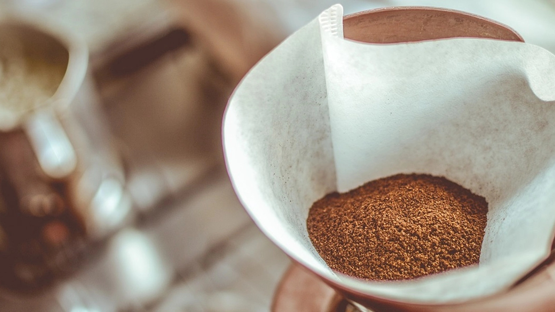 Mange vet ikke om geniale kaffefilterhacks: Dette er hva de kan brukes til på kjøkkenet