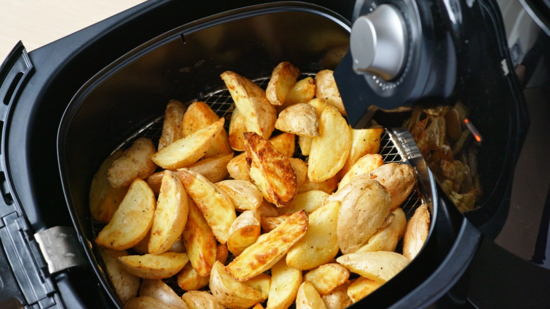 Fristende airfryer-oppskrift: Slik lager du perfekte stekte poteter
