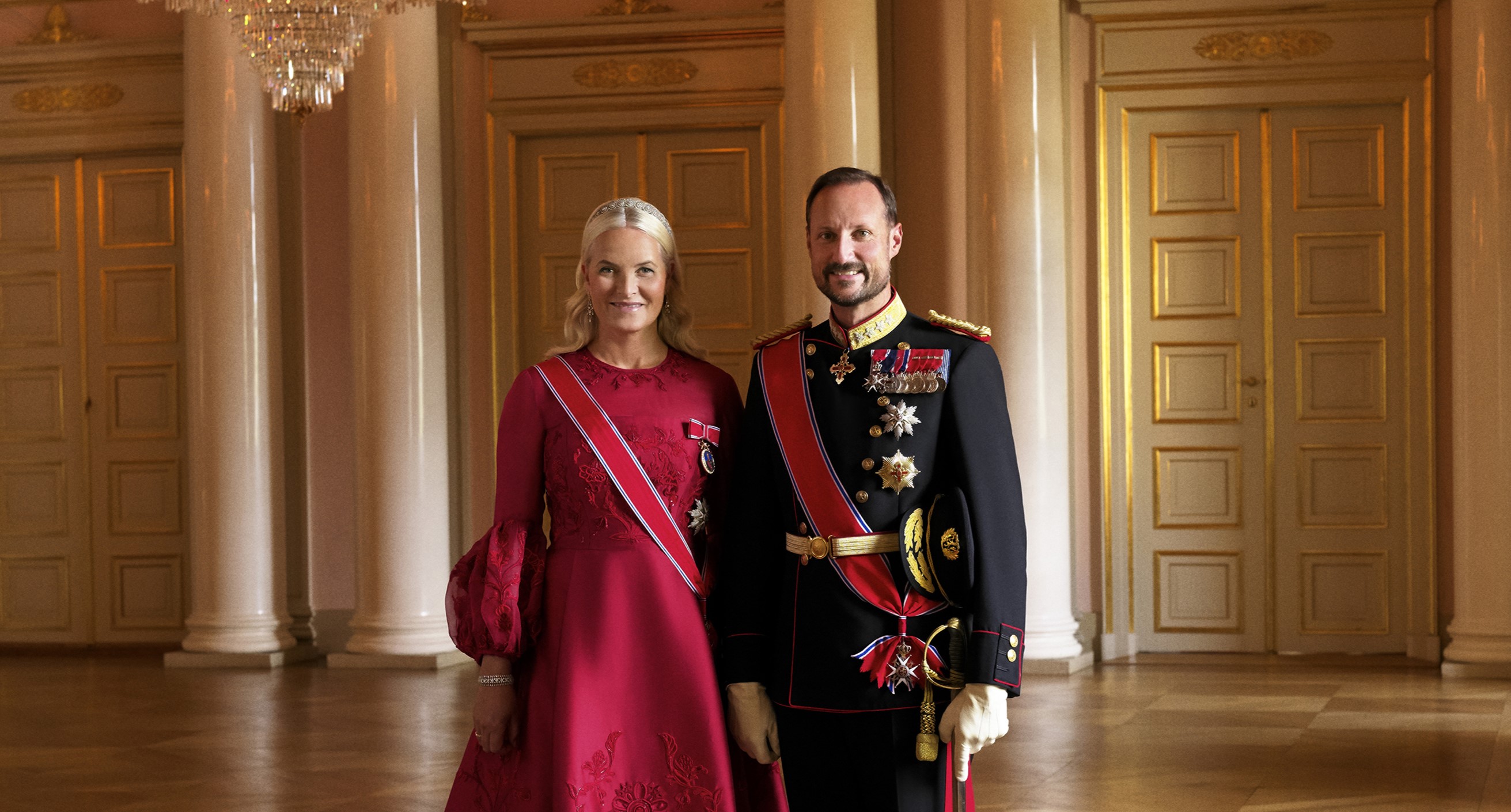Kronprins Haakon og kronprinsesse Mette-Marit overrasker med nye bilder