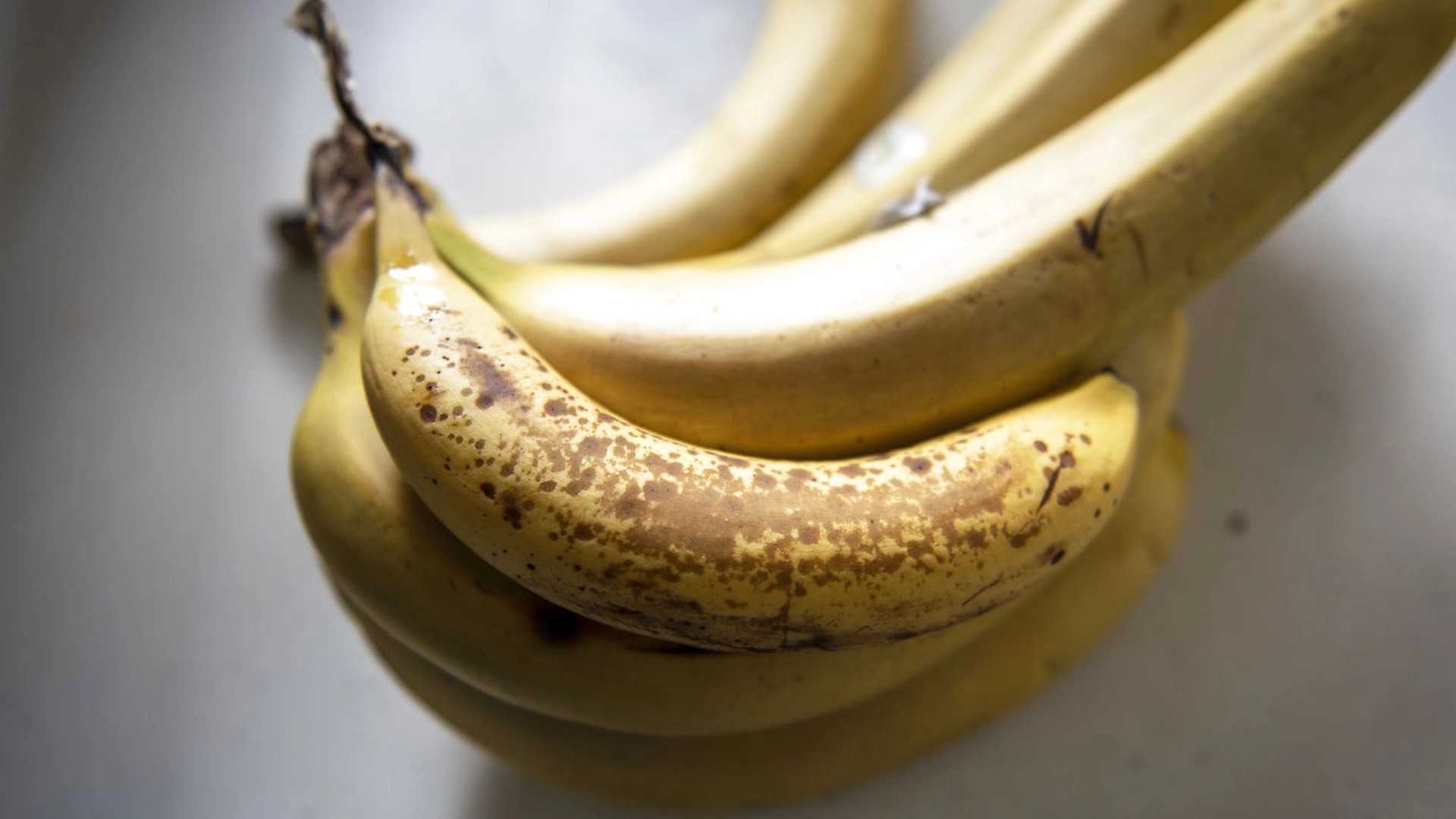 Når er bananen sunnest: Skal den være brun, grønn eller gul?