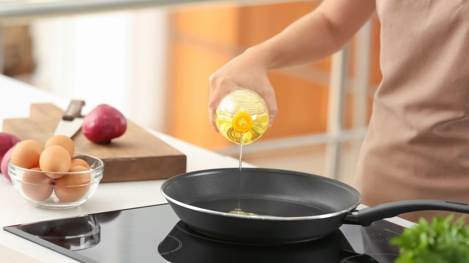 Folk er i sjokk: Slik skal man bruke lokket på flasken med olje