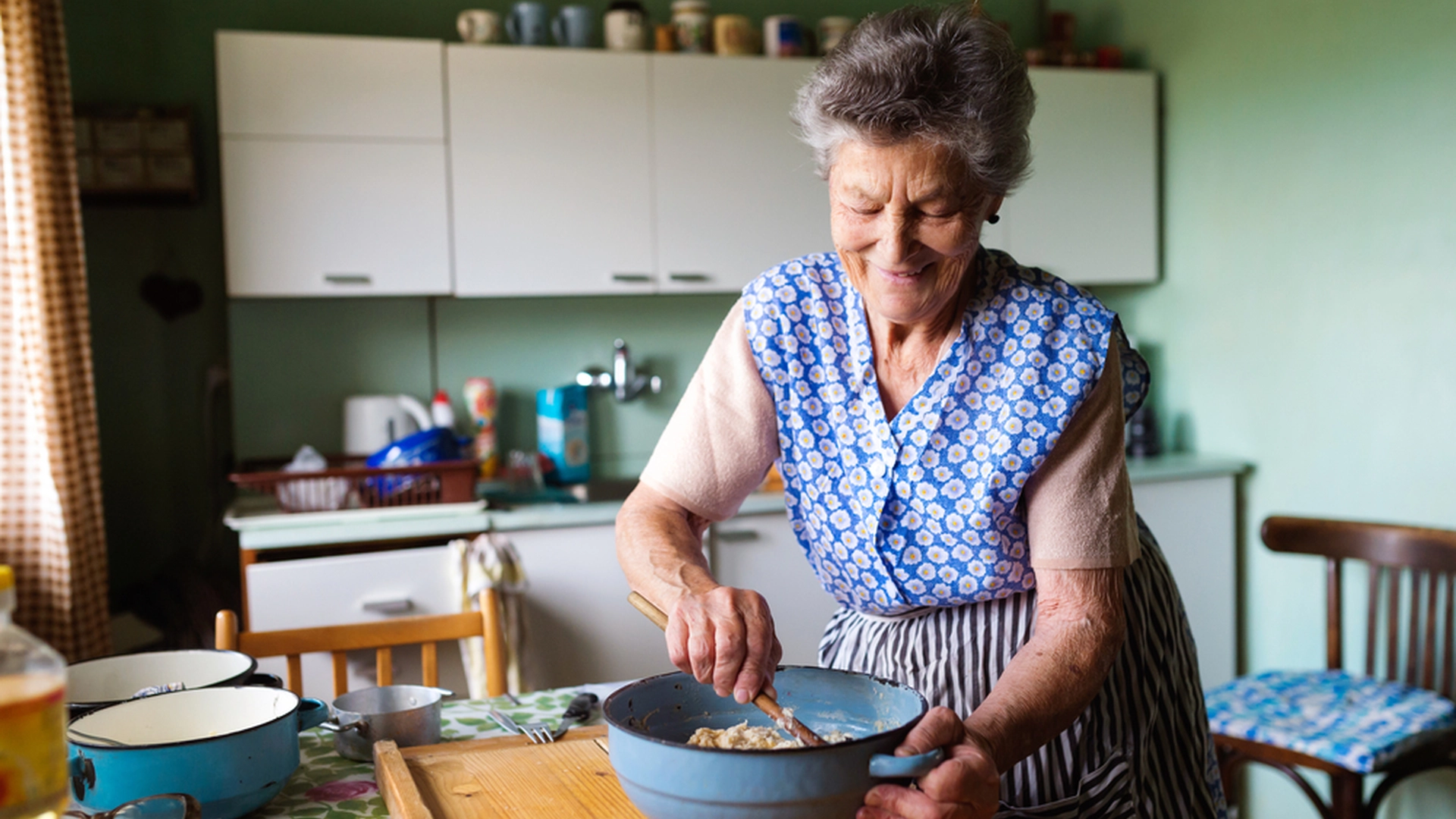 Bestemor inviterer familien til julemiddag: Dette må de betale for å delta