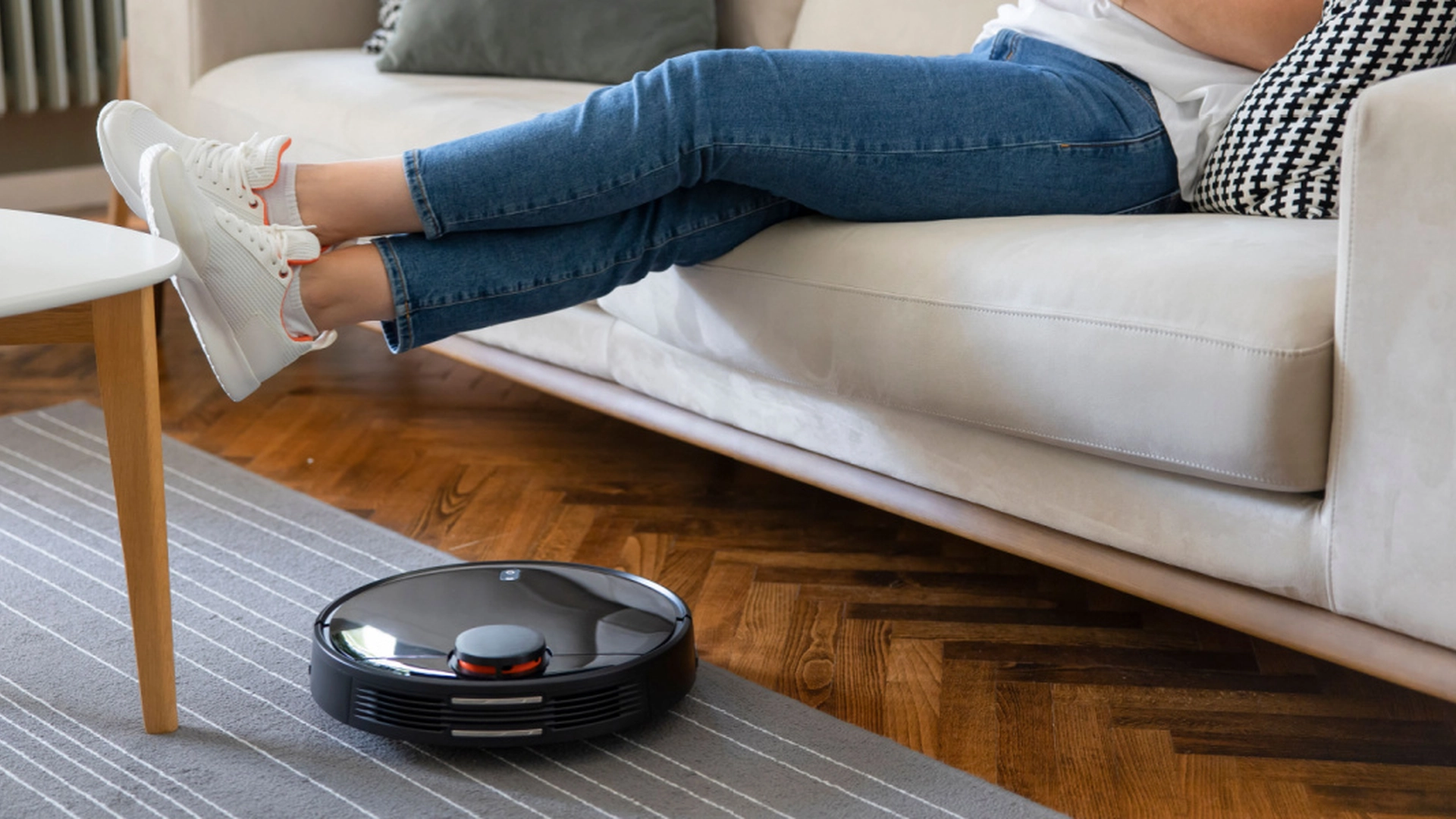 Ekspert advarer: Overraskende risikoer med robotstøvsugere og airfryere i hjemmet