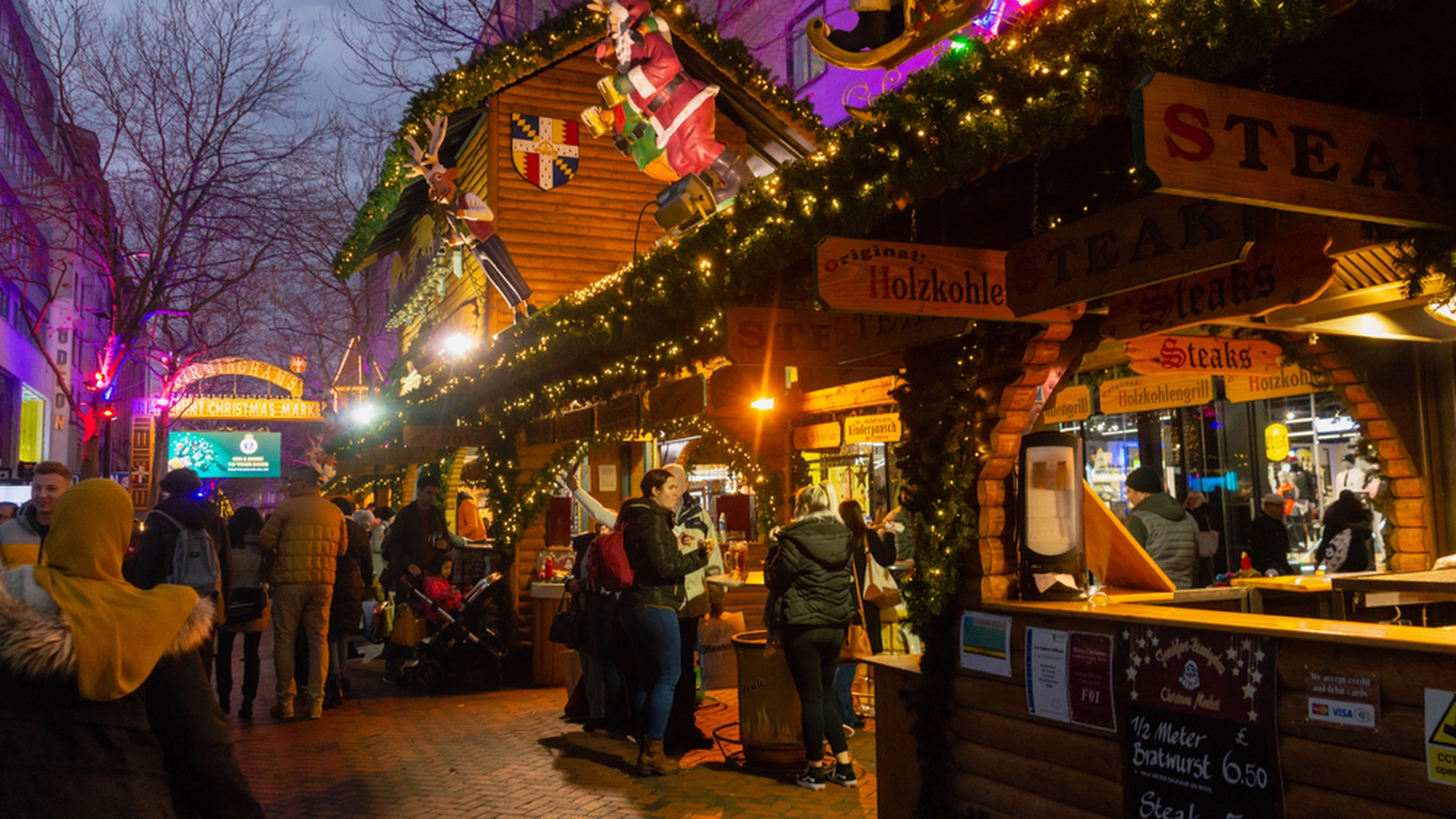 Uhyggelig drama på julemarkedet: Stukket ned med kniv