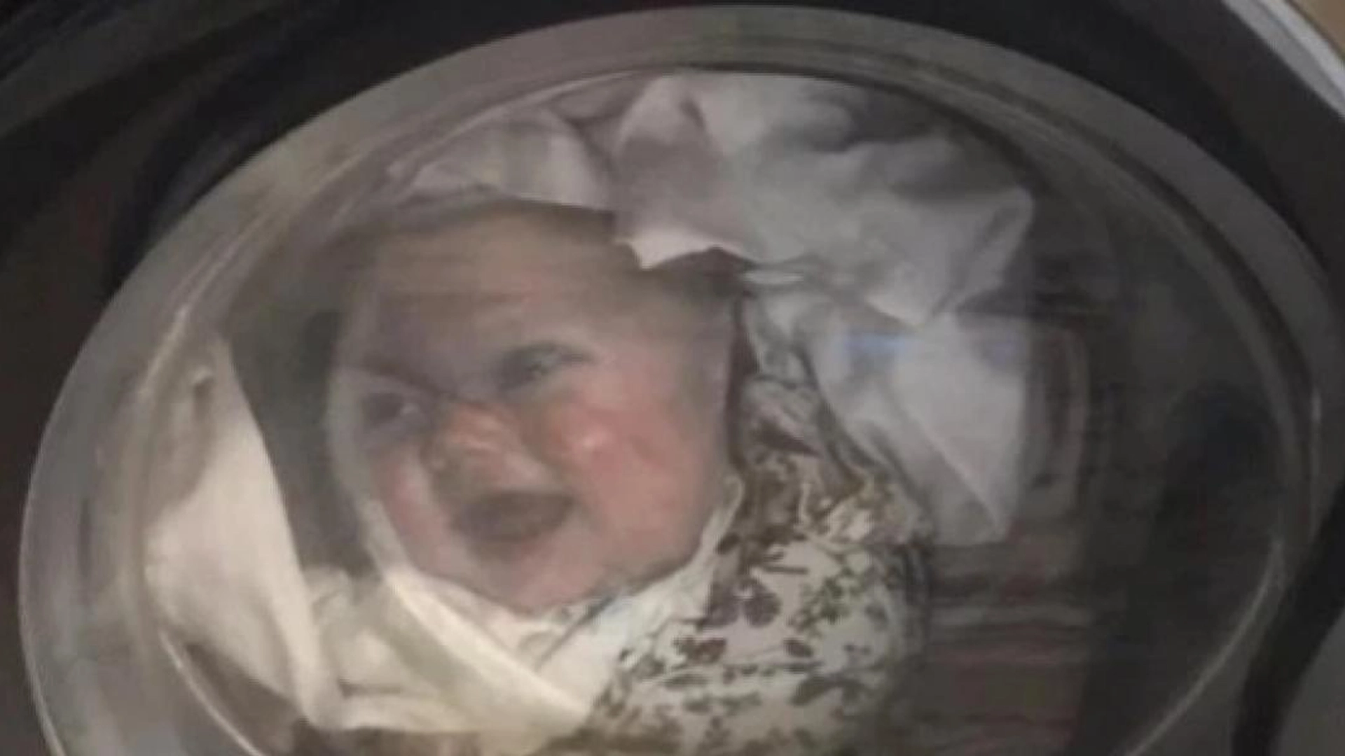 Pappa fikk et stort sjokk: Så baby i vaskemaskinen