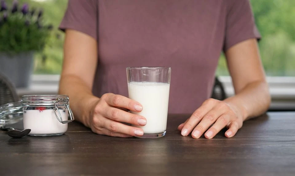 Slik holder melken seg best i sommer – unngå denne klassiske feilen