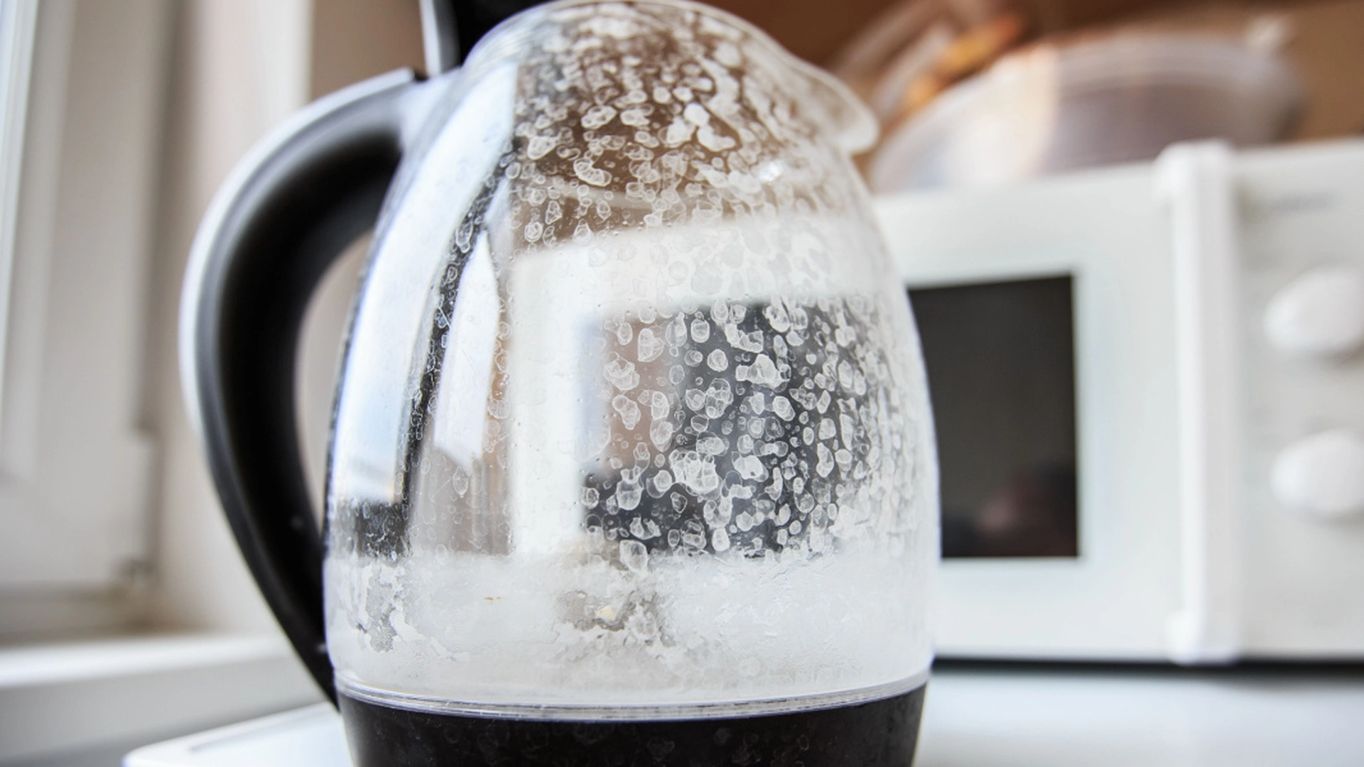 Bedre enn eddik og sitronsyre: Denne væsken fjerner kalk – og smaker også deilig