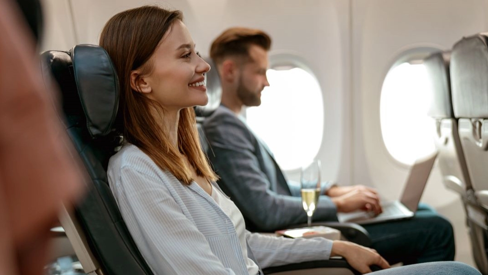 Legen deler smarte triks: Slik kan du enkelt forhindre øreverk under flyreiser