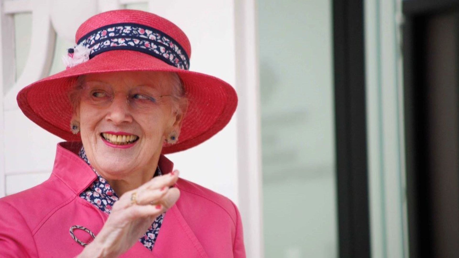 Kongen og kronprinsen ut: Nå regjerer dronning Margrethe igjen