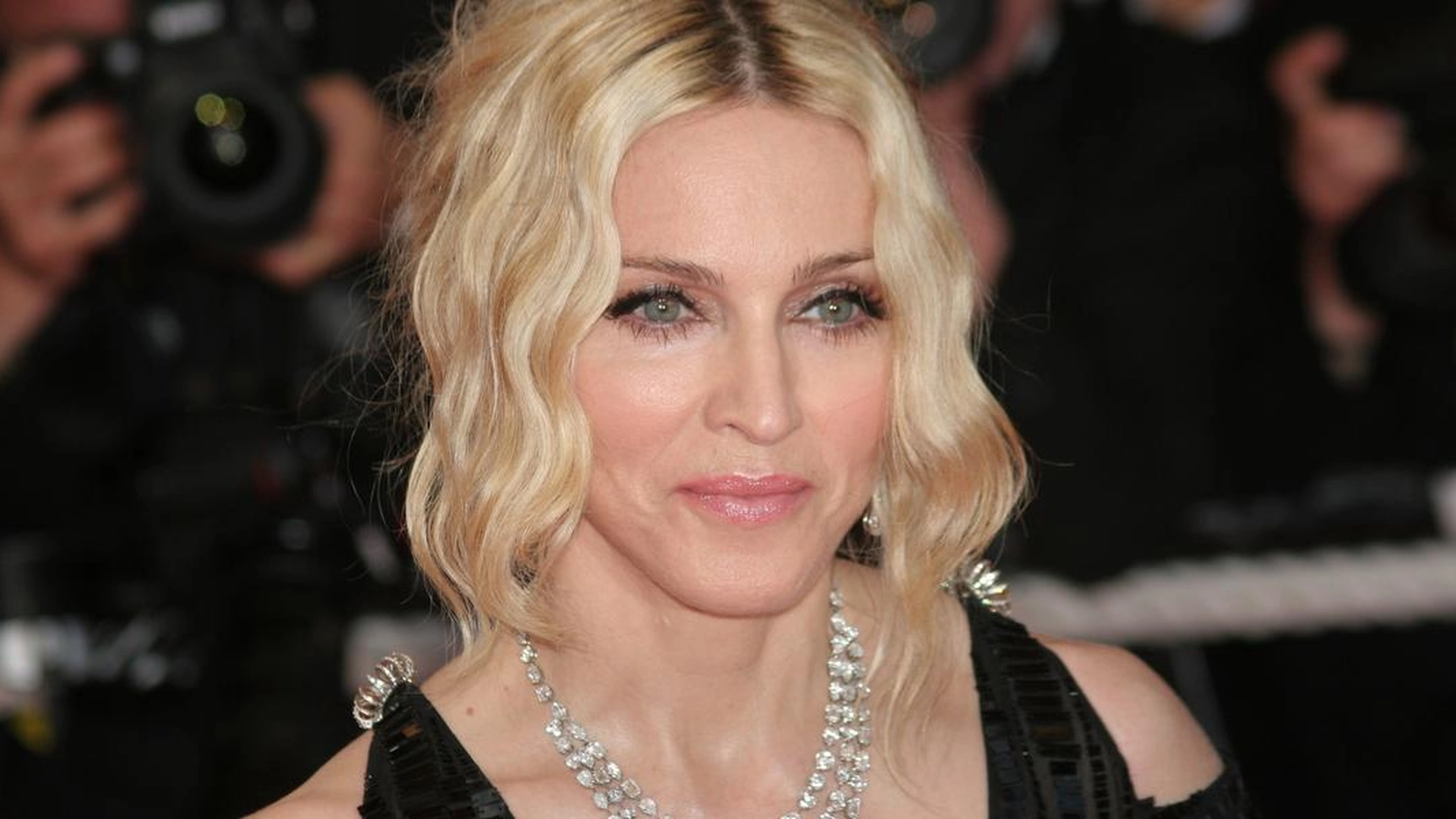 Madonna saksøkt av sine egne fans