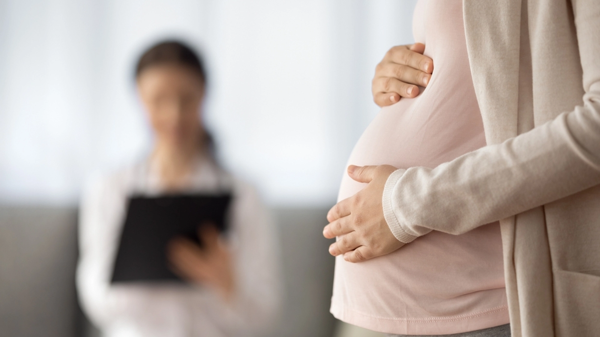 Legen trodde 16 år gammel jente var gravid i 6. måned: Da oppdaget han noe helt annet