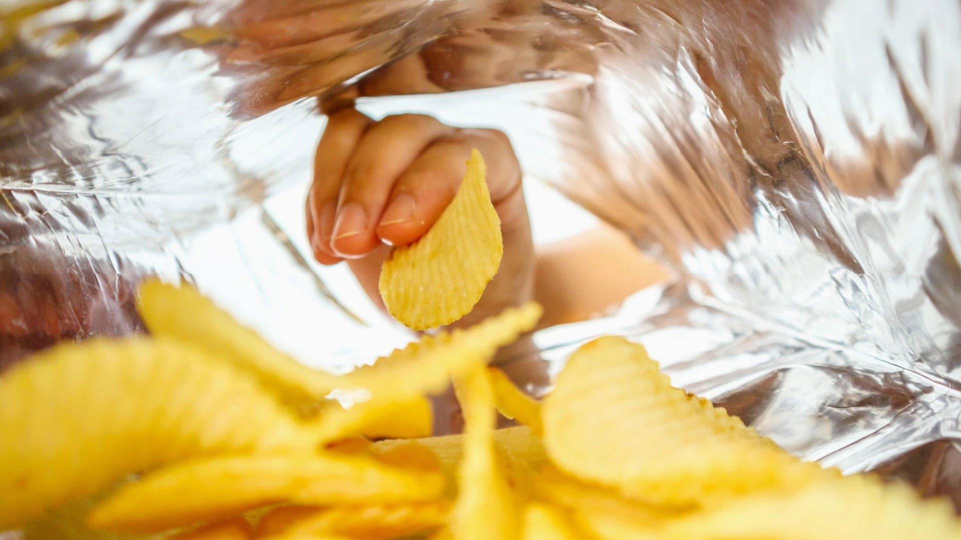 3 år gammel gutt åpnet en pose med chips: Så brøt han sammen i gråt