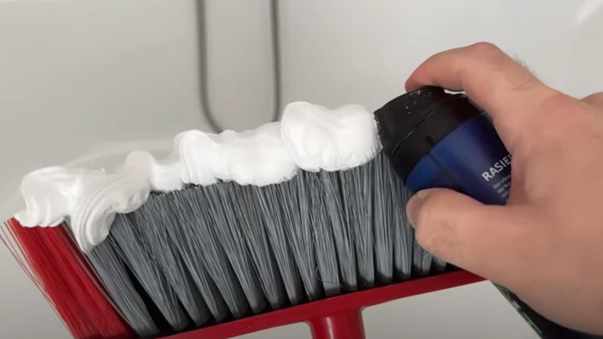 Du har aldri brukt barberskum på denne måten før: Vent til du ser magien skje