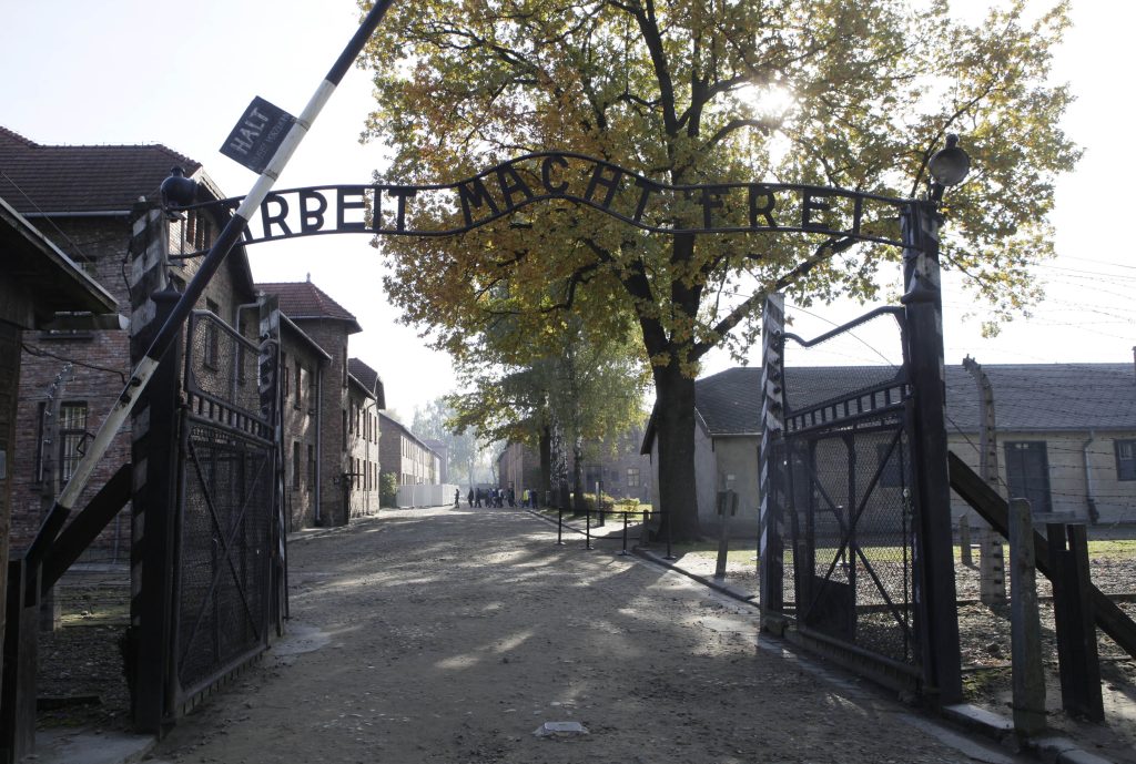 Yvonne skulle gasses ihjel i Auschwitz som 15-åring: Så skjedde mirakelet alle burde høre om