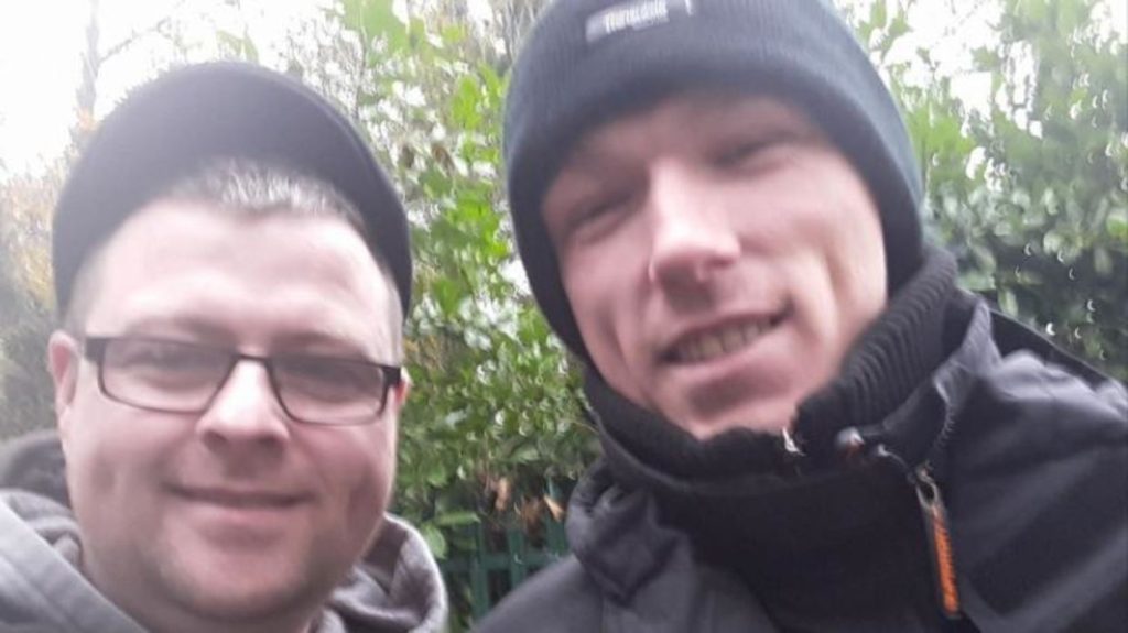 Familiefar tilbød hjemløs mann en røyk: Da det gikk opp for ham hvem mannen var, ble han svært overrasket