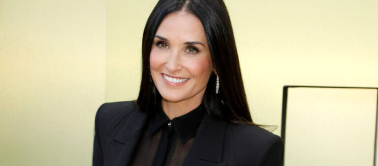 Demi Moore beviser at hun fortsatt kan: Viser frem formene sine i en liten bikini