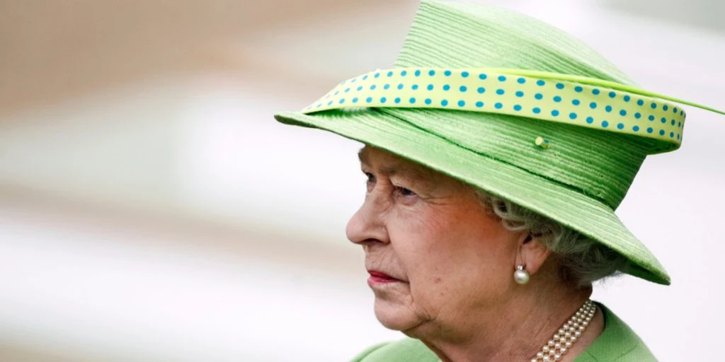 Dronning Elizabeths gamle skolebilder dukket opp: De vil få deg til å smelte