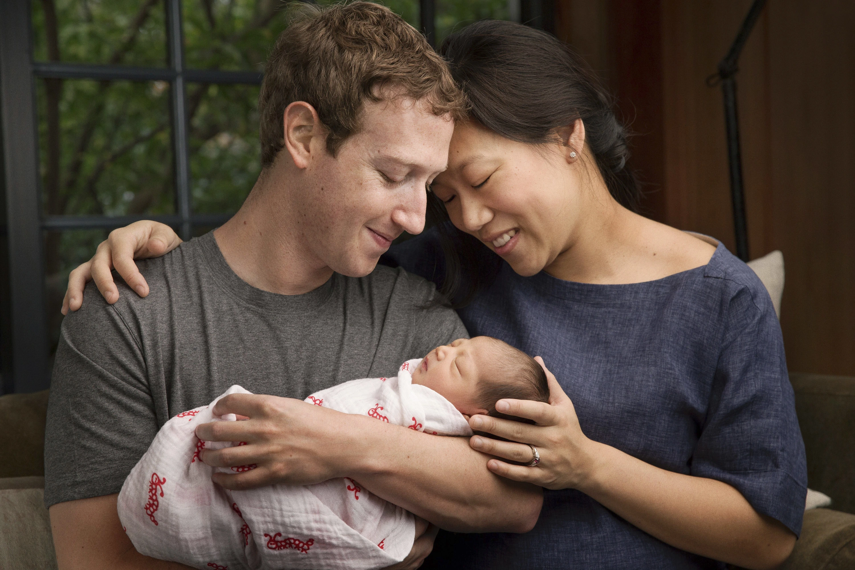 Facebook-eier avdekker statue av sin kone