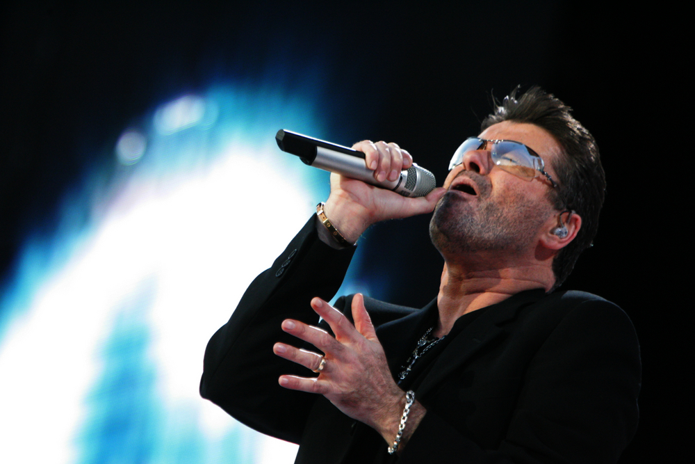 George Michael ga 90.000 kroner til fremmed kvinne før sin død – ni måneder senere har saken tatt en uventet vending