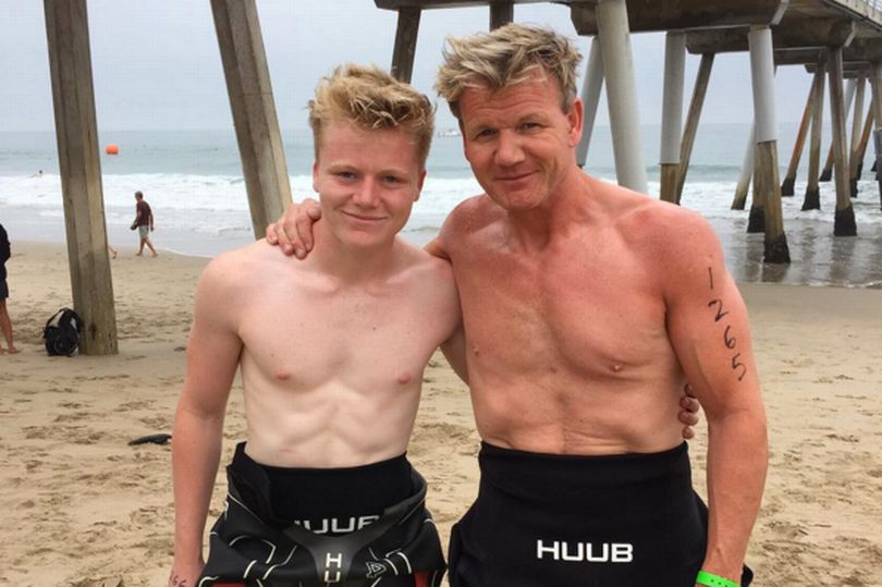 Steinrike Gordon Ramsay gir ikke penger til barna sine – og lar de heller ikke fly på første klasse med ham