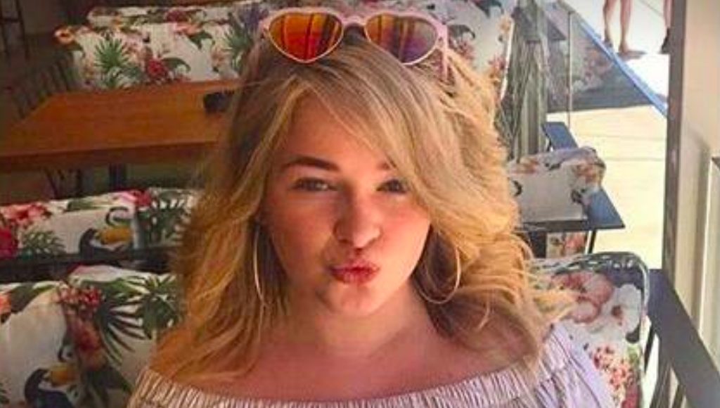 20-årige Jasmin har enorme bryster: Nå har hun bruk for din hjelp for å justere bryststellet
