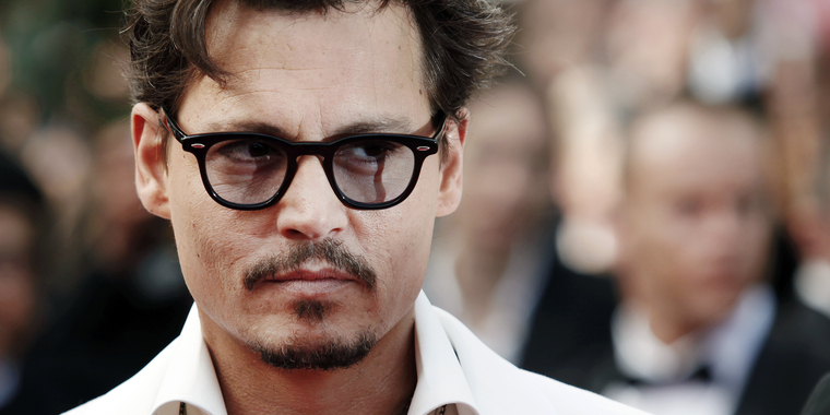 Mann får latterkrampe under Amber Heard og Johnny Depps rettssak: Nå går videoen viralt