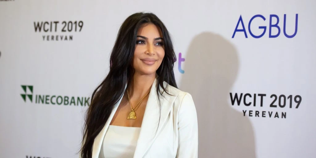 Kim Kardashian i shitstorm etter kontroversiell video: Setter barnas liv i fare