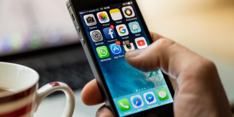 Adam tok bilder av spøkelse i en drøm – få dager senere oppdaget han noe uhyggelig på mobilen sin