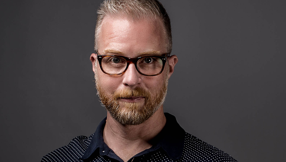 Rasmus ser en ulykkelig 11-årig gutt i veikanten: Nå kommer han med en inderlig oppfordring