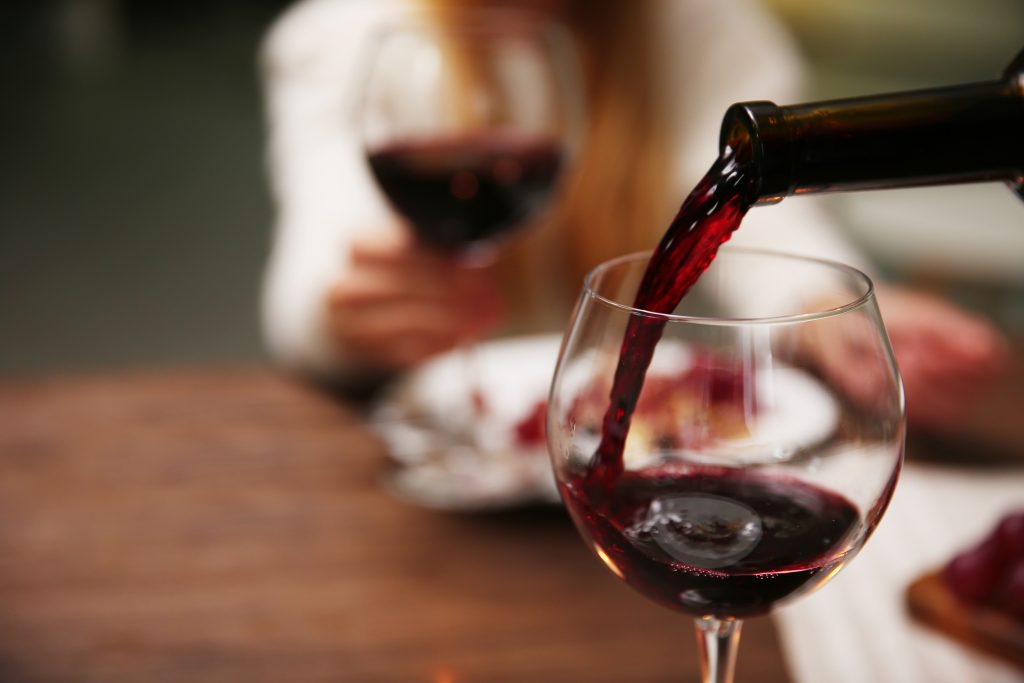 Overvekt og alkohol – forskere peker på 5 overraskende råd for å leve lenge