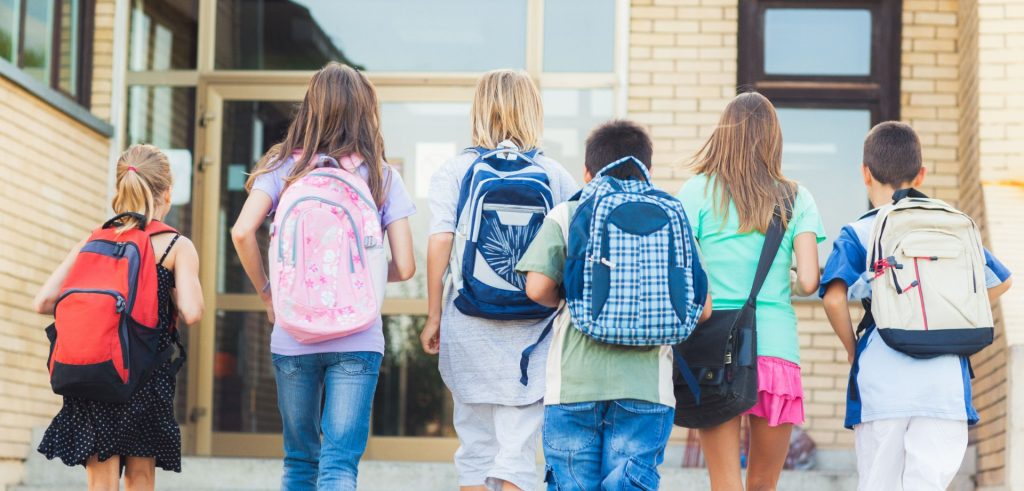 Videregående skole forbyr elever fra fysisk kontakt: Vil hindre dem i å ha relasjoner