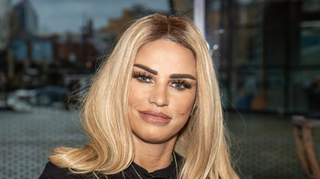 Katie Price avslører bisarr rumpe-tatovering