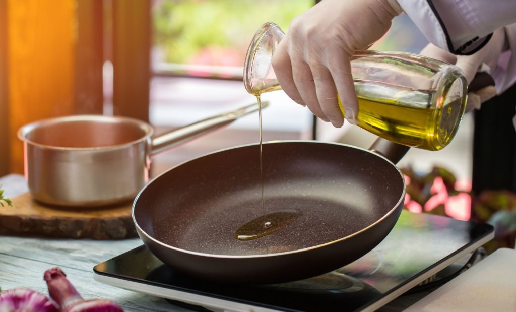 Kokk deler glimrende måte å lage panner i rustfritt stål non-stick, og det er superenkelt
