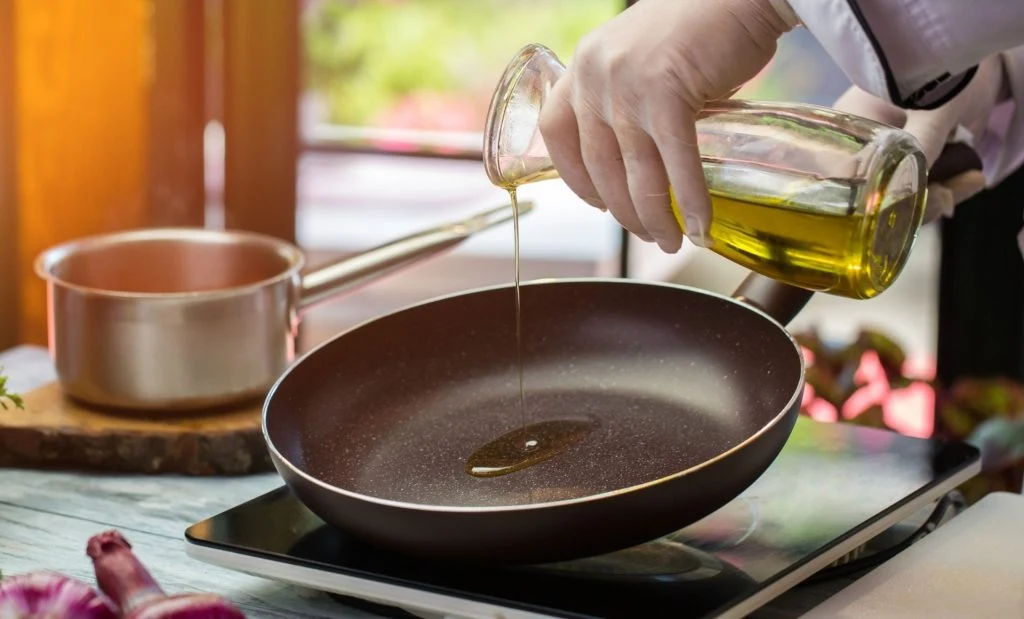 Kokk deler glimrende måte å lage panner i rustfritt stål non-stick, og det er superenkelt