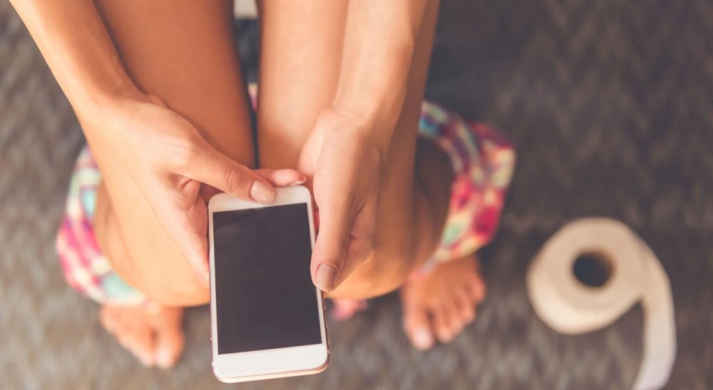 Derfor må du ikke ta med deg mobiltelefonen inn på toalettet