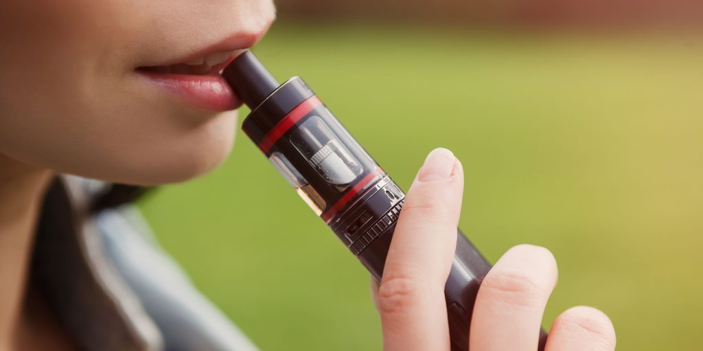 Modell ignorerte legens råd og fortsatte å «vape»: Så ble hun plutselig lam