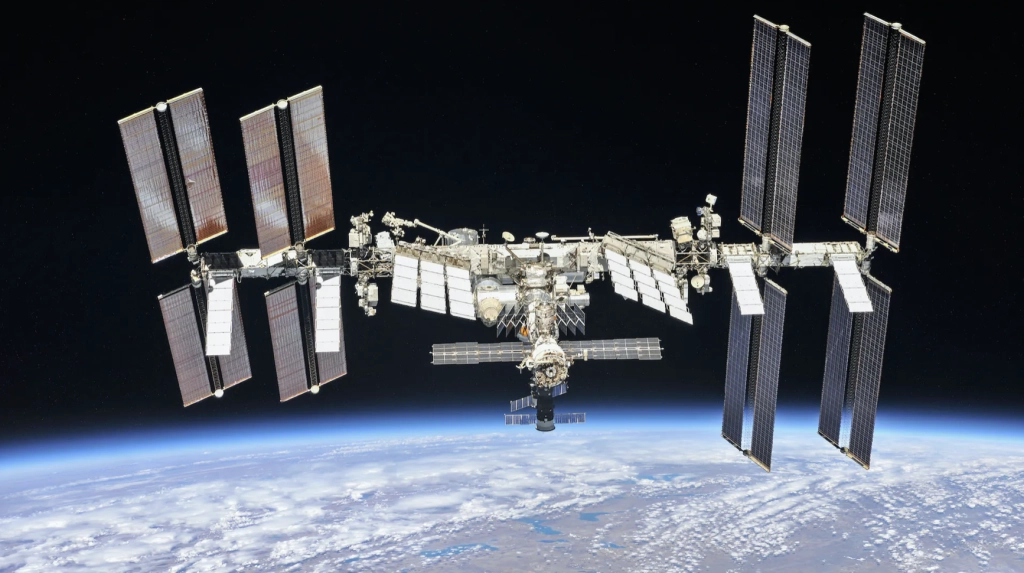 Seks måneder kan bli til et helt år: Astronauter er fanget i verdensrommet