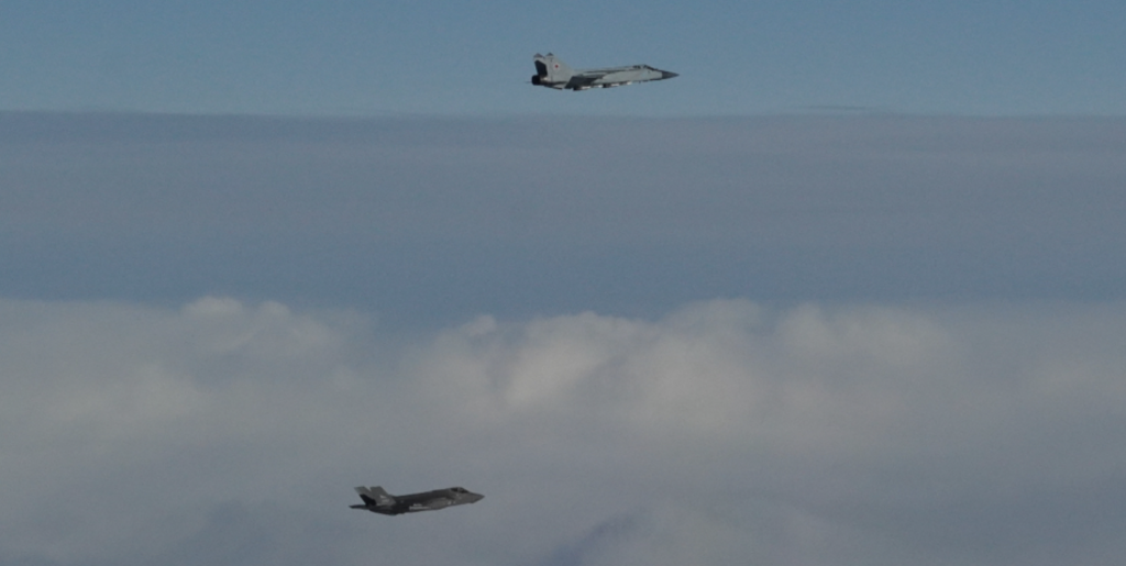 Norsk jagerfly kaster ut russere