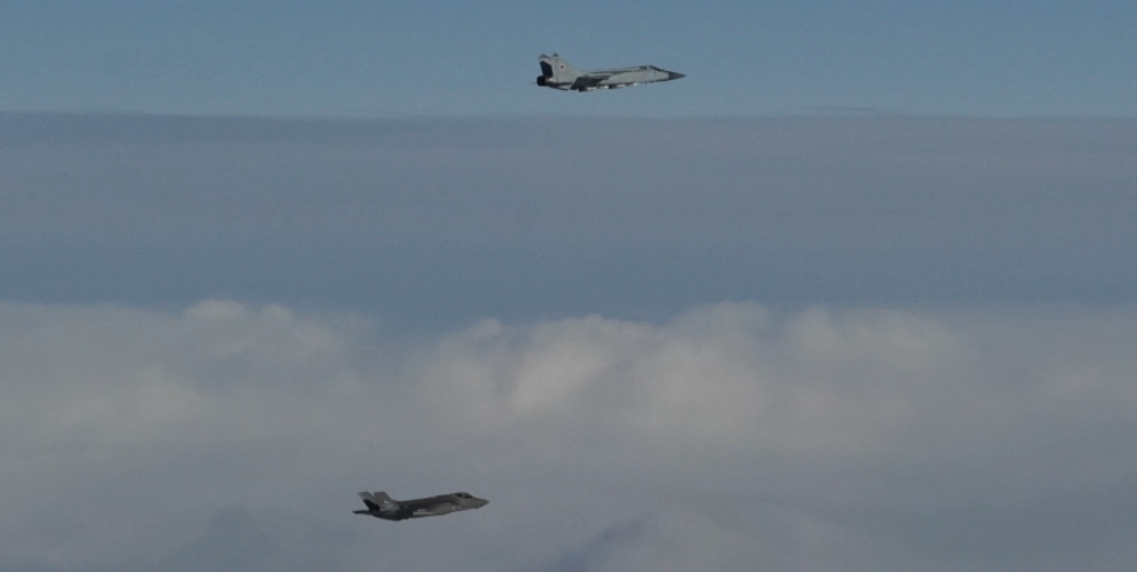 Norsk jagerfly kaster ut russere