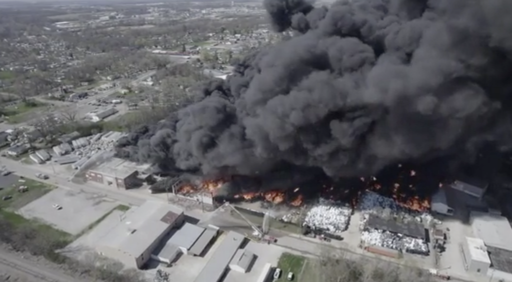 Enorm brand i gang: «Den største branden jeg har sett i mitt liv»