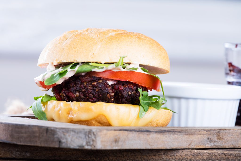 Sulten kvinne bestilte vegetarburger: Det hun fikk servert går nettet rundt