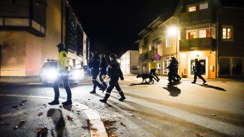 Dagen derpå etter hendelsen i Kongsberg: Politiet innkaller til pressemøte
