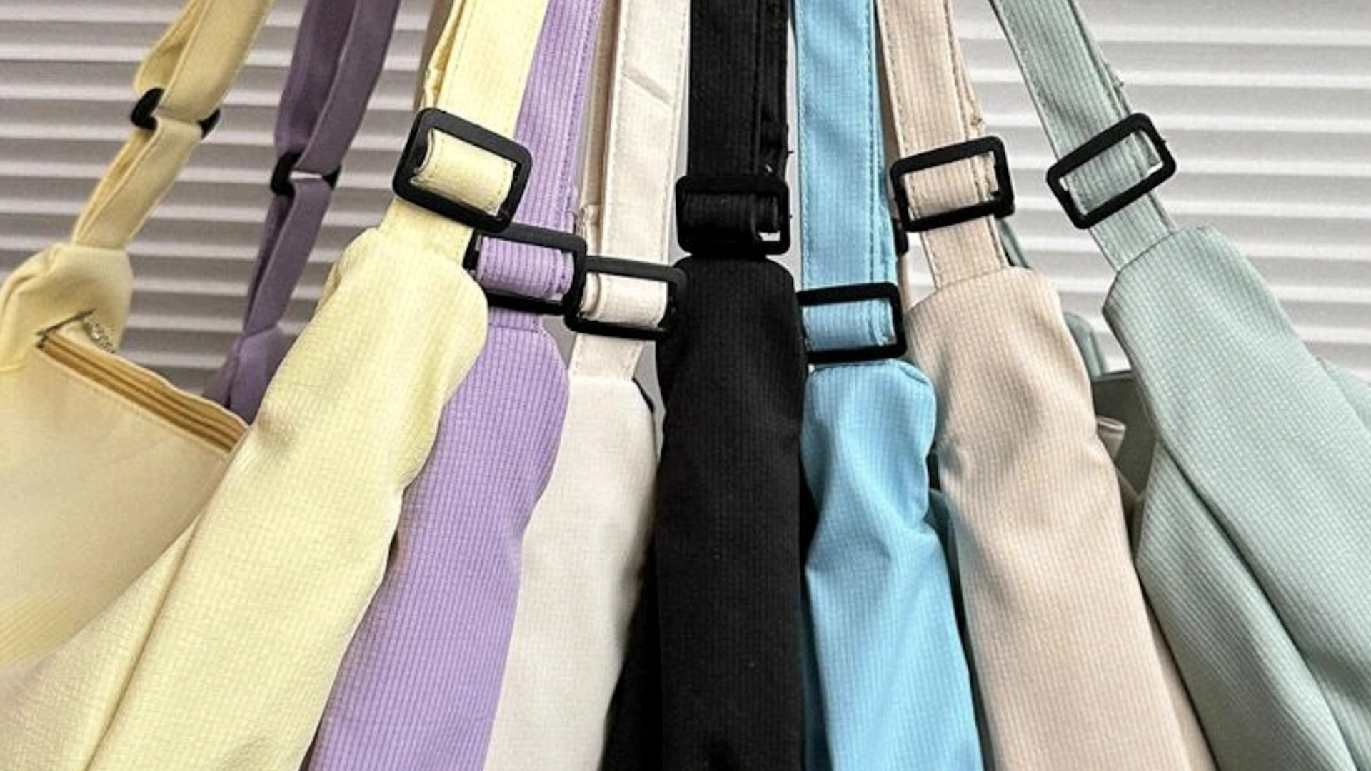 Klesmerke i retten mot Shein: Anklaget for å kopiere populær skulderveske