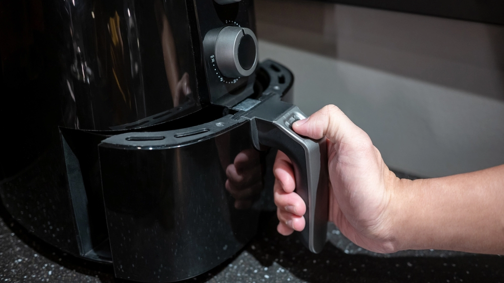 Derfor bør du tenke deg om to ganger før du bruker en airfryer som ovn