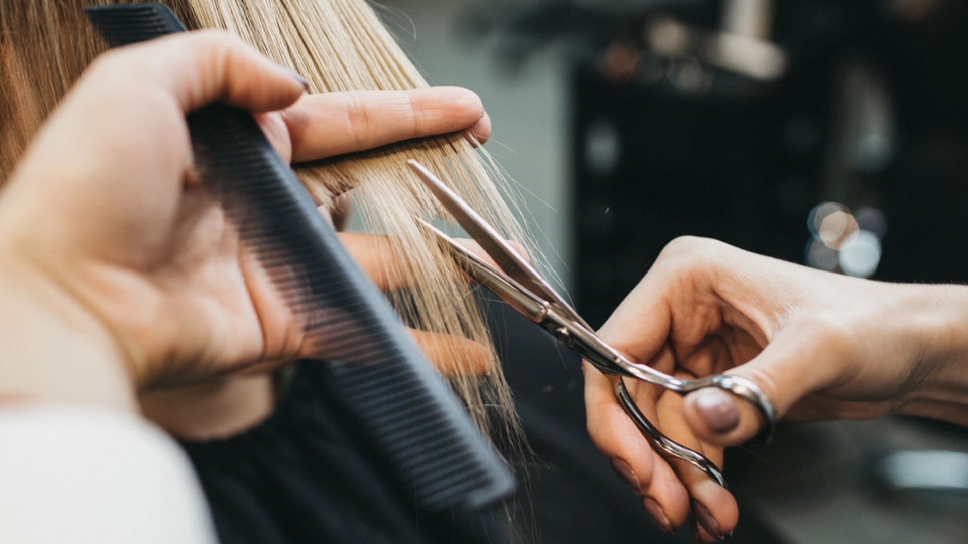 Kvinner som gjør dette med frisyren ser betydelig yngre ut