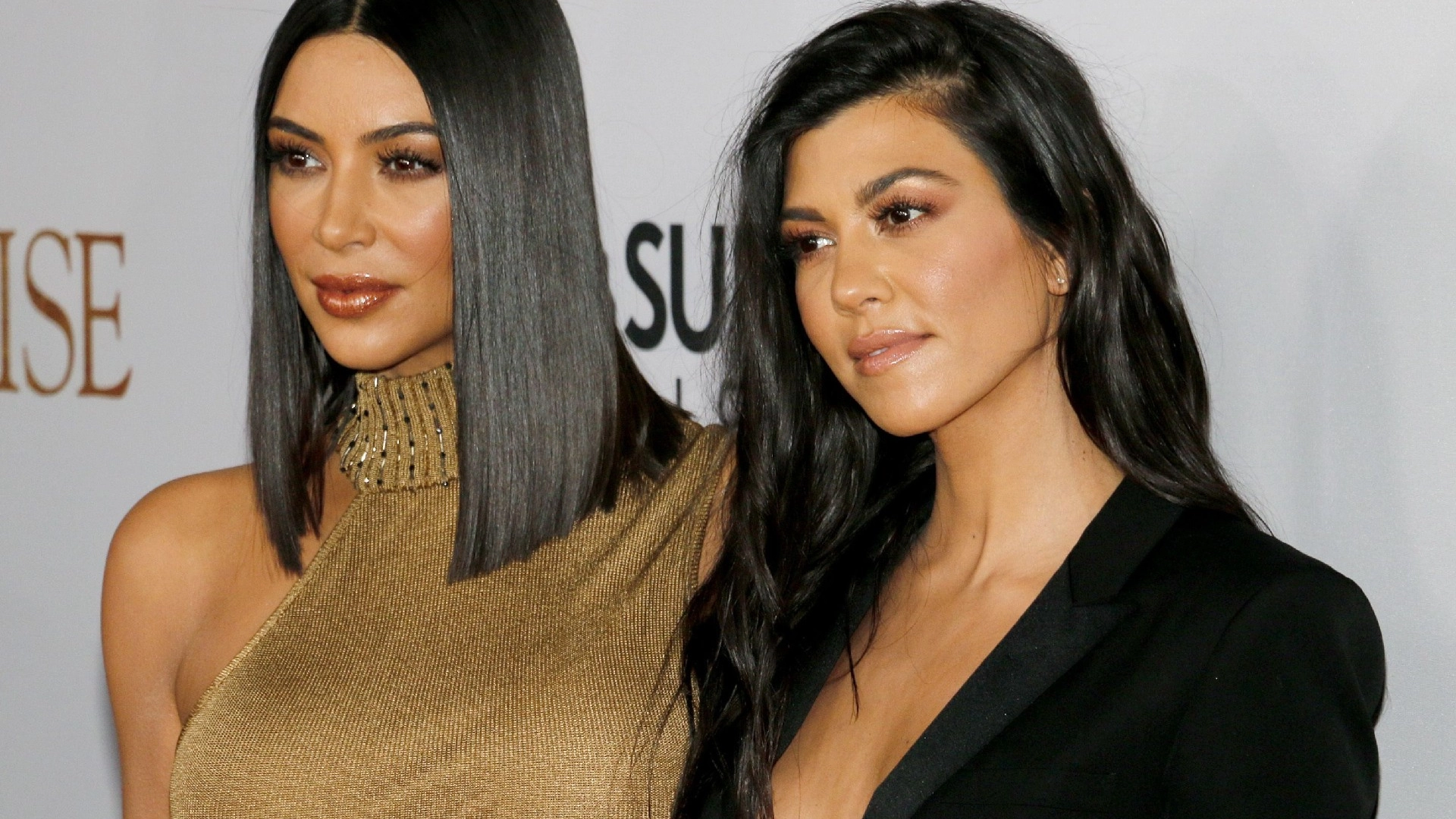 Etter store nyheter: Nå kaster Kardashian-søsteren klærne