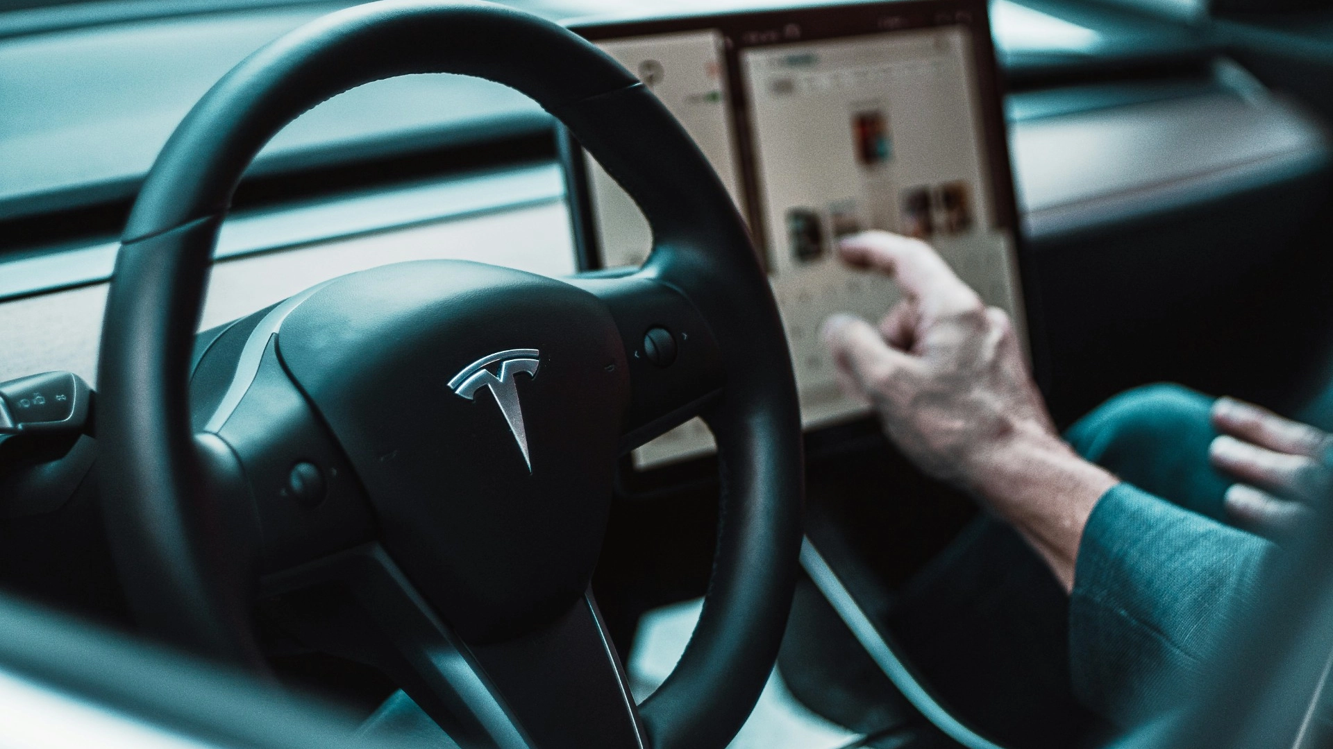 Mann sovnet bak rattet: Så langt kjørte Teslaen før den ble stoppet