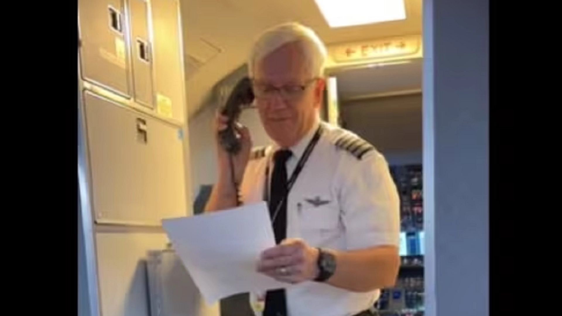 Hjertevarmende video går viralt: Pilotens pensjoneringstale vil bringe tårer