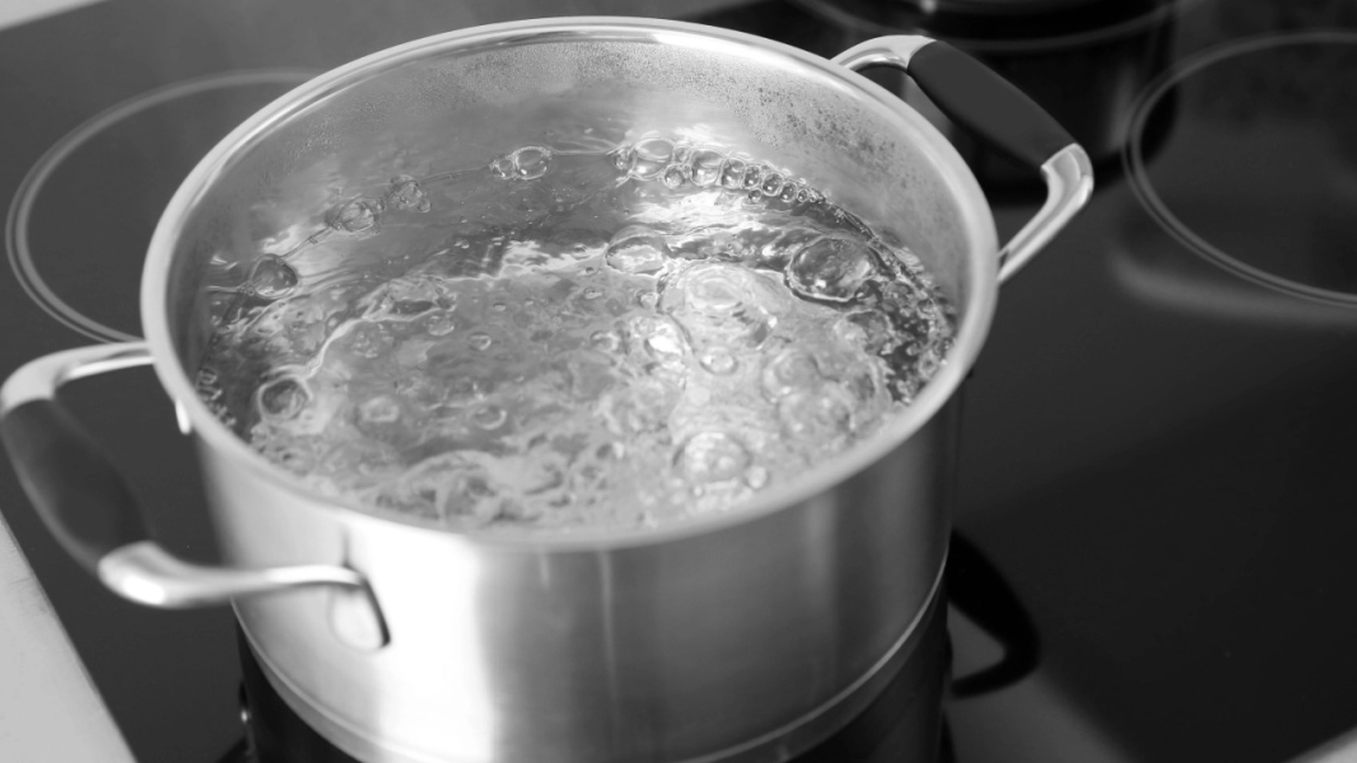 Det krever kun én enkel ingrediens: Slik unngår du at vannet koker over