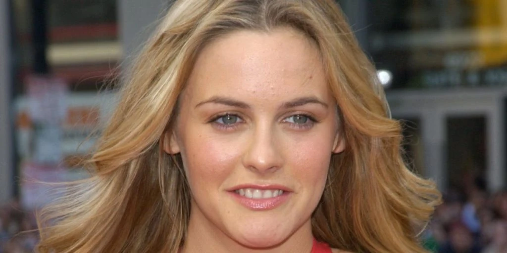 Alicia Silverstone overrasker: Dukker opp uten spor på kroppen